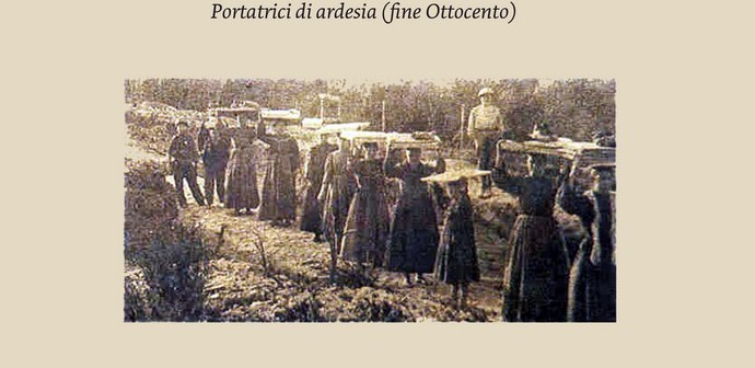 Donne portatrici di ardesia in un'immagine di fine ottocento