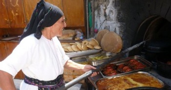 donna cucina greca