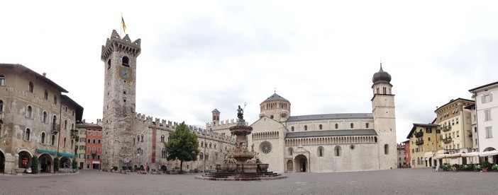 Trento-panoramica_piazza_del_Duomo