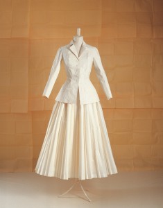 isabelle-de-borchgrave-tailleur-bar-di-c-dior-andreas-von-einsiedel