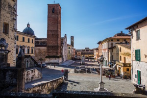 Pietrasanta-la-piazza