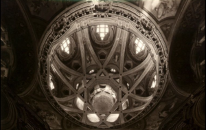 Chiesa di San Lorenzo a Torino vista di scorcio della cupola del Guarini foto di Fondazione Torino Musei