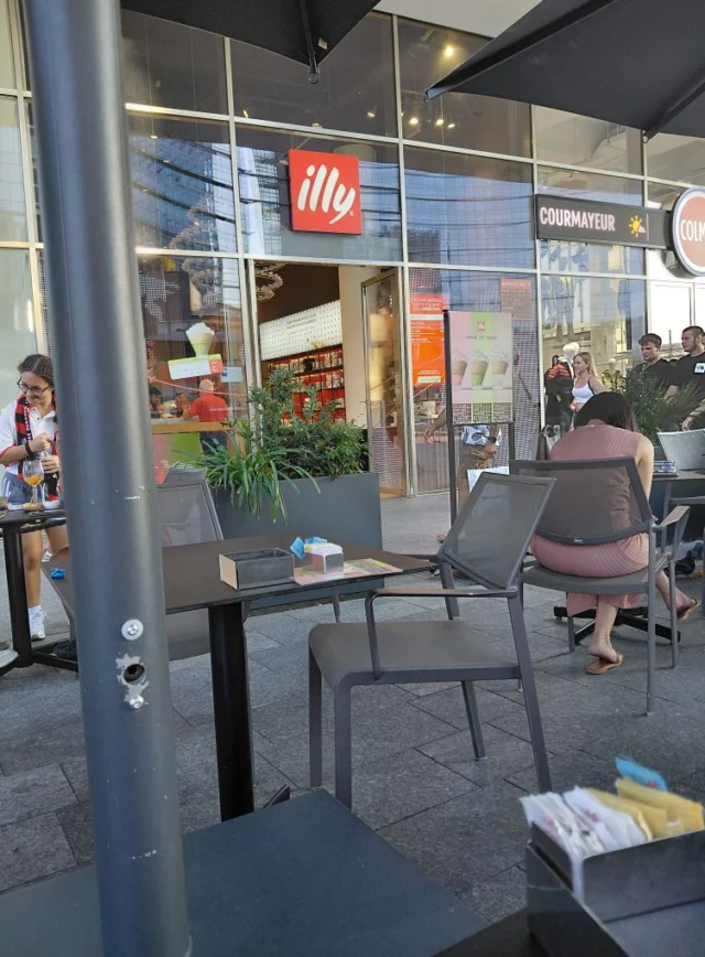 Aperitivo da Illy in Gae aulenti